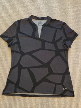 Nike Women's Black & Gray Geometric Dri-FIT Short Sleeve Top